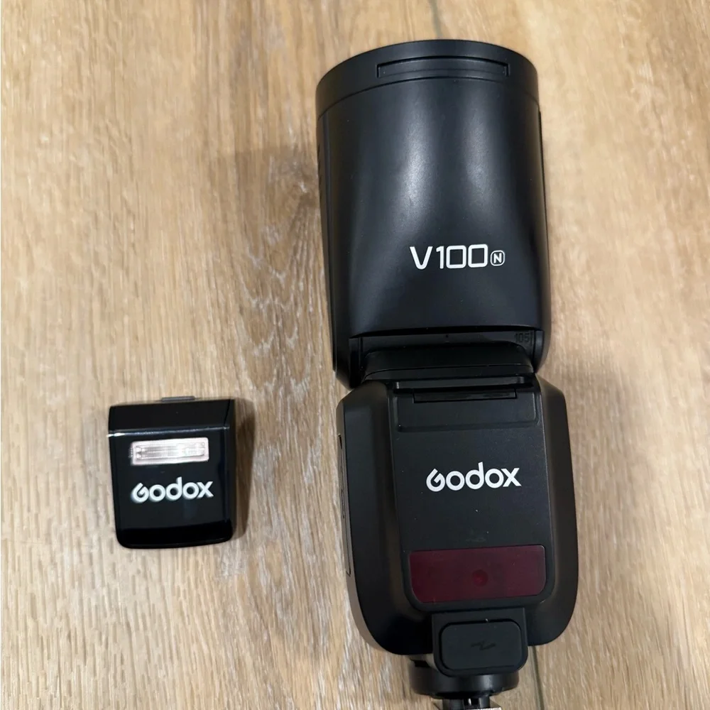 Nikon Godox V100 Black Camera Flash